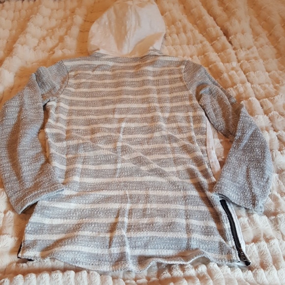 🔴BOGO🔴 BOYS HOODED TOP WITH SIDE ZIPPERS - Picture 5 of 7